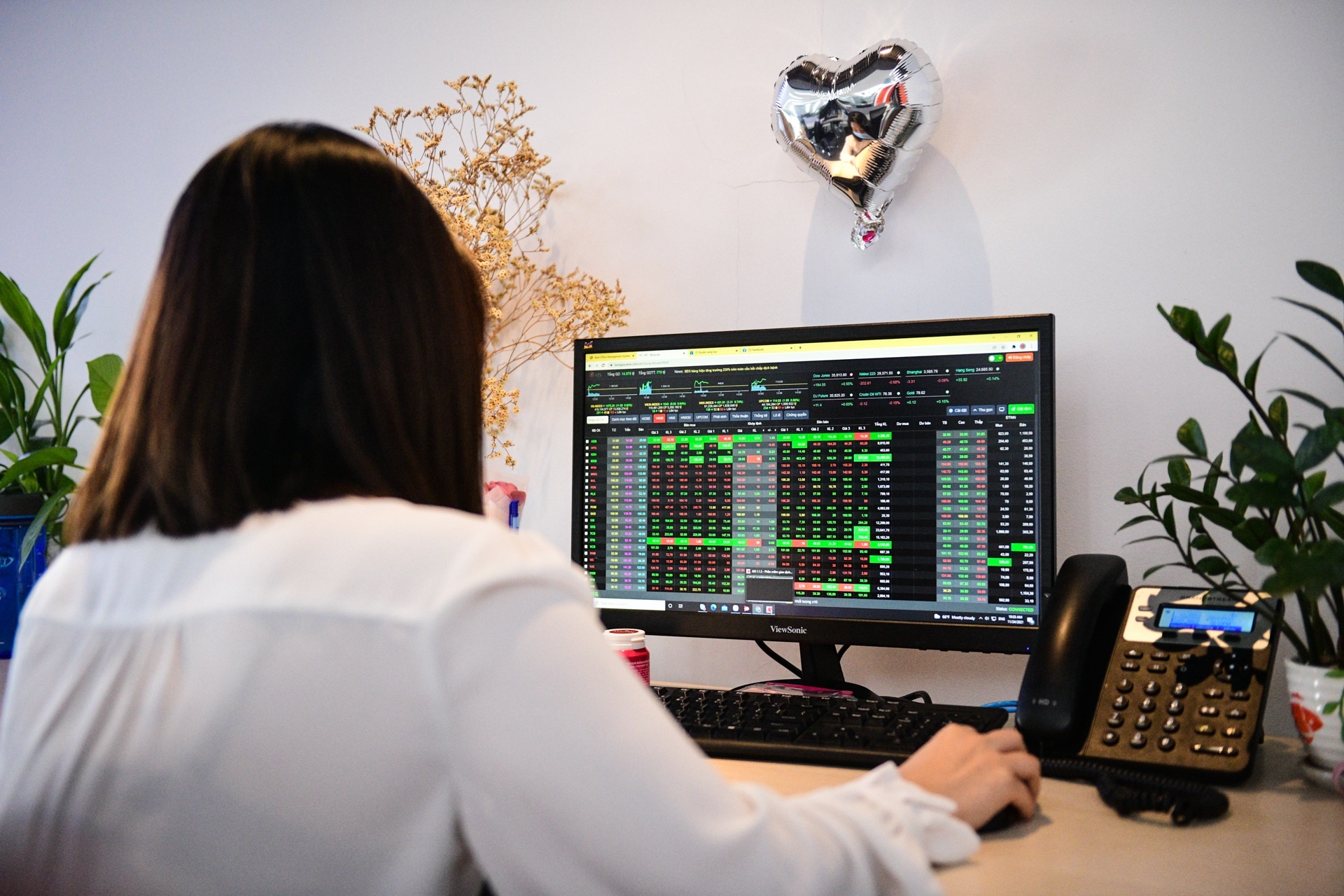 Tuan thang hoa cua co phieu bat dong san hinh anh