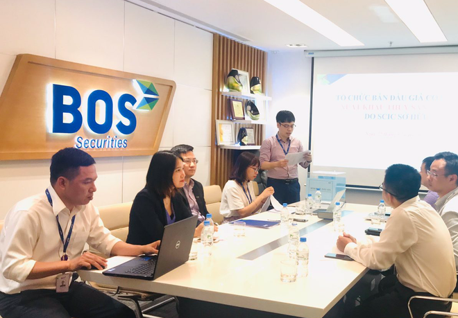 chung khoan BOS,  Le Ba Phuong,  Trinh Van Nam anh 1