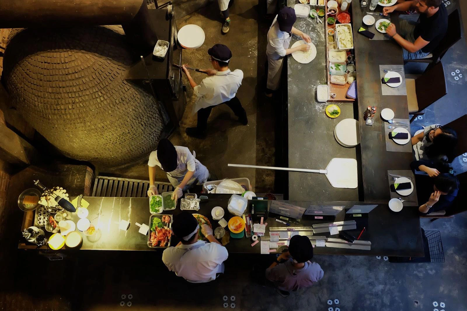 Pizza 4Ps,  kinh doanh,  lai lo anh 1