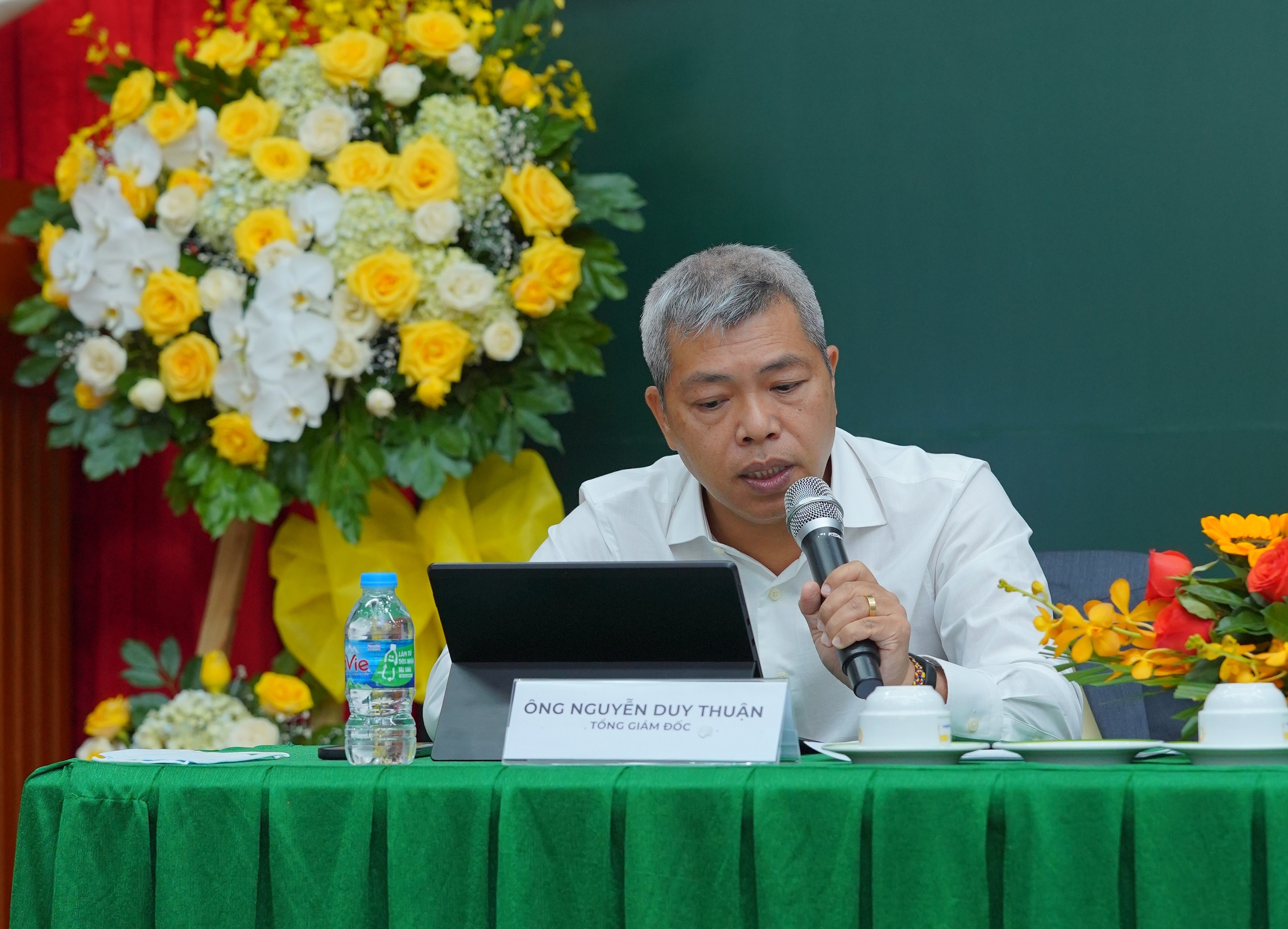 ong Nguyen Duy Thuan,  hop co dong,  ban bao hiem anh 1