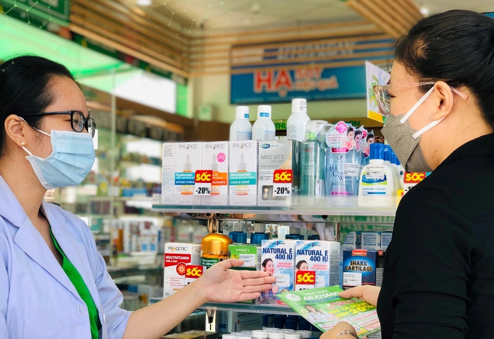 Nganh duoc pham huong loi tu bung no kenh ban le hinh anh