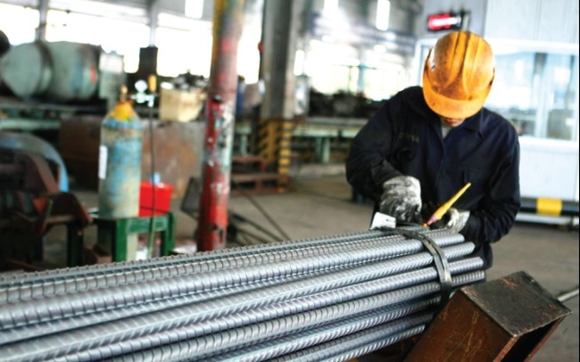 Doanh nghiep thep dua nhau bao lo hinh anh