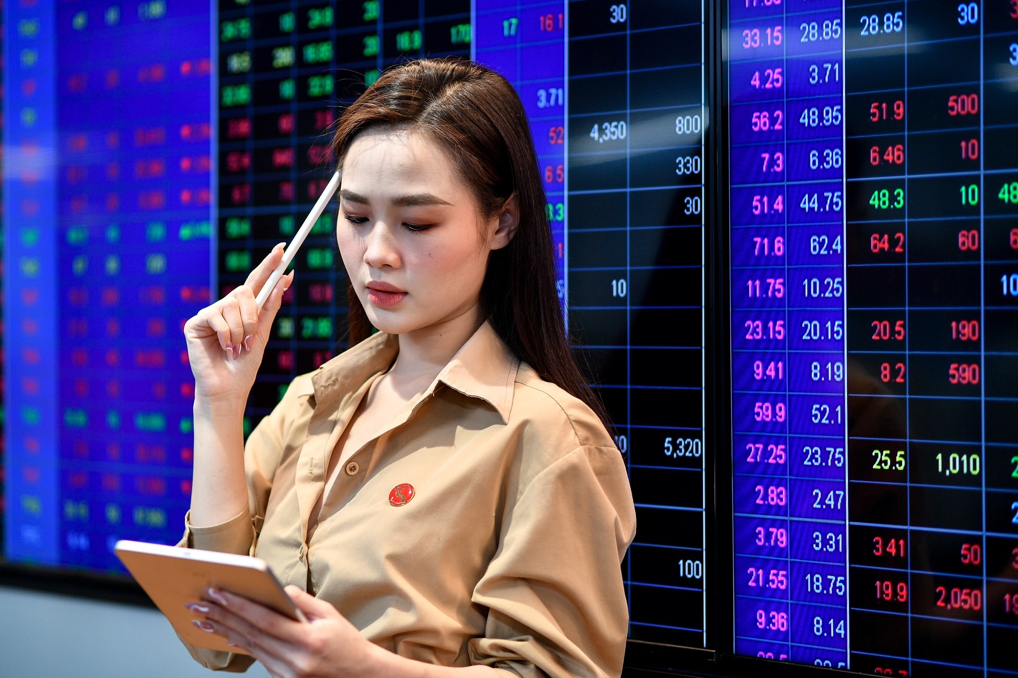 Chung khoan co vuot dinh trong thang 6? hinh anh