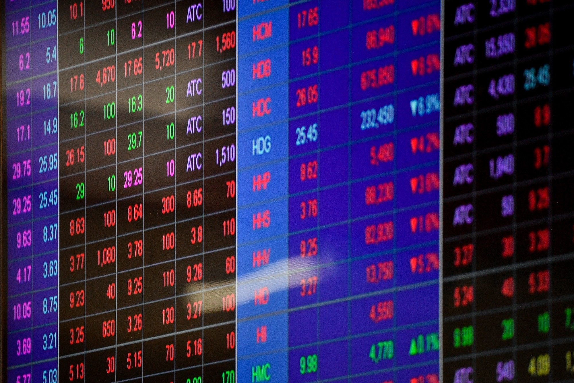 Nha dau tu nuoc ngoai lai ban rong hinh anh