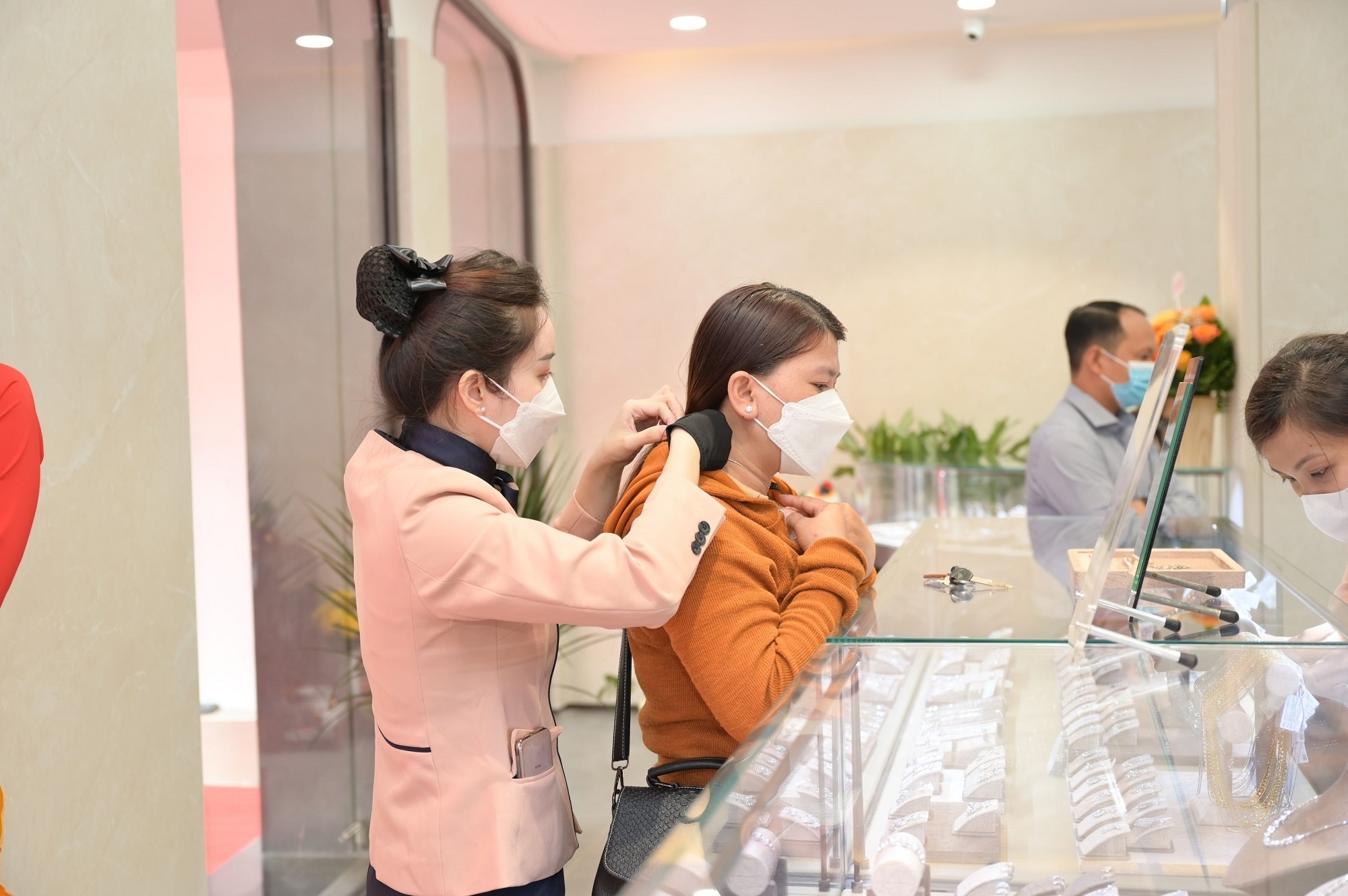 PNJ lai hon 5 ty dong moi ngay hinh anh