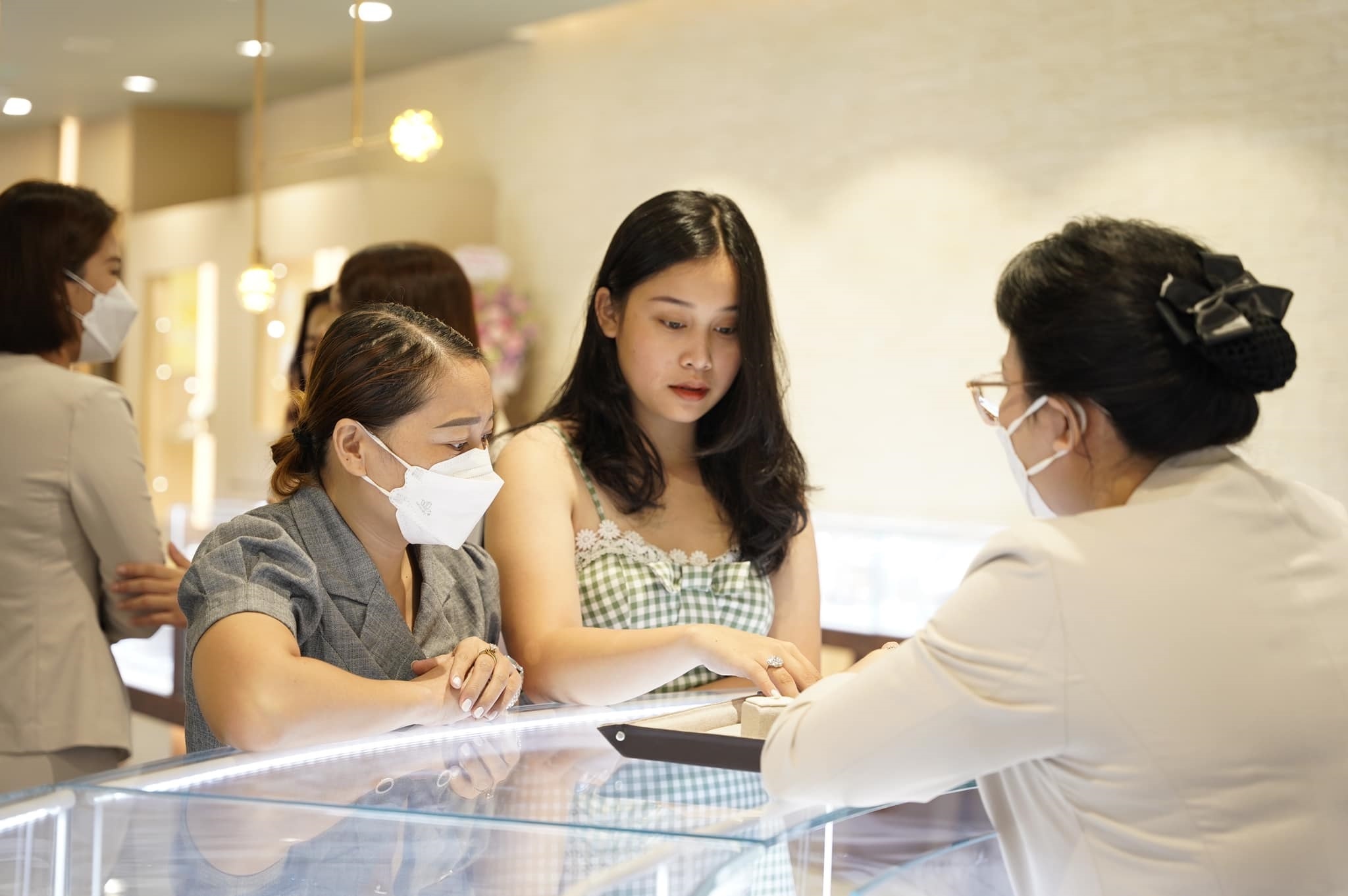 PNJ lai hon 550 ty dong sau 2 thang hinh anh