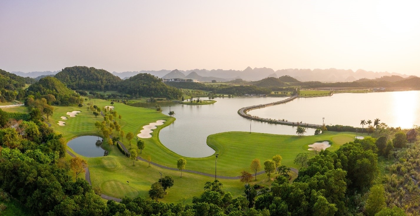 Chu san golf Hoang Gia lai ky luc hinh anh