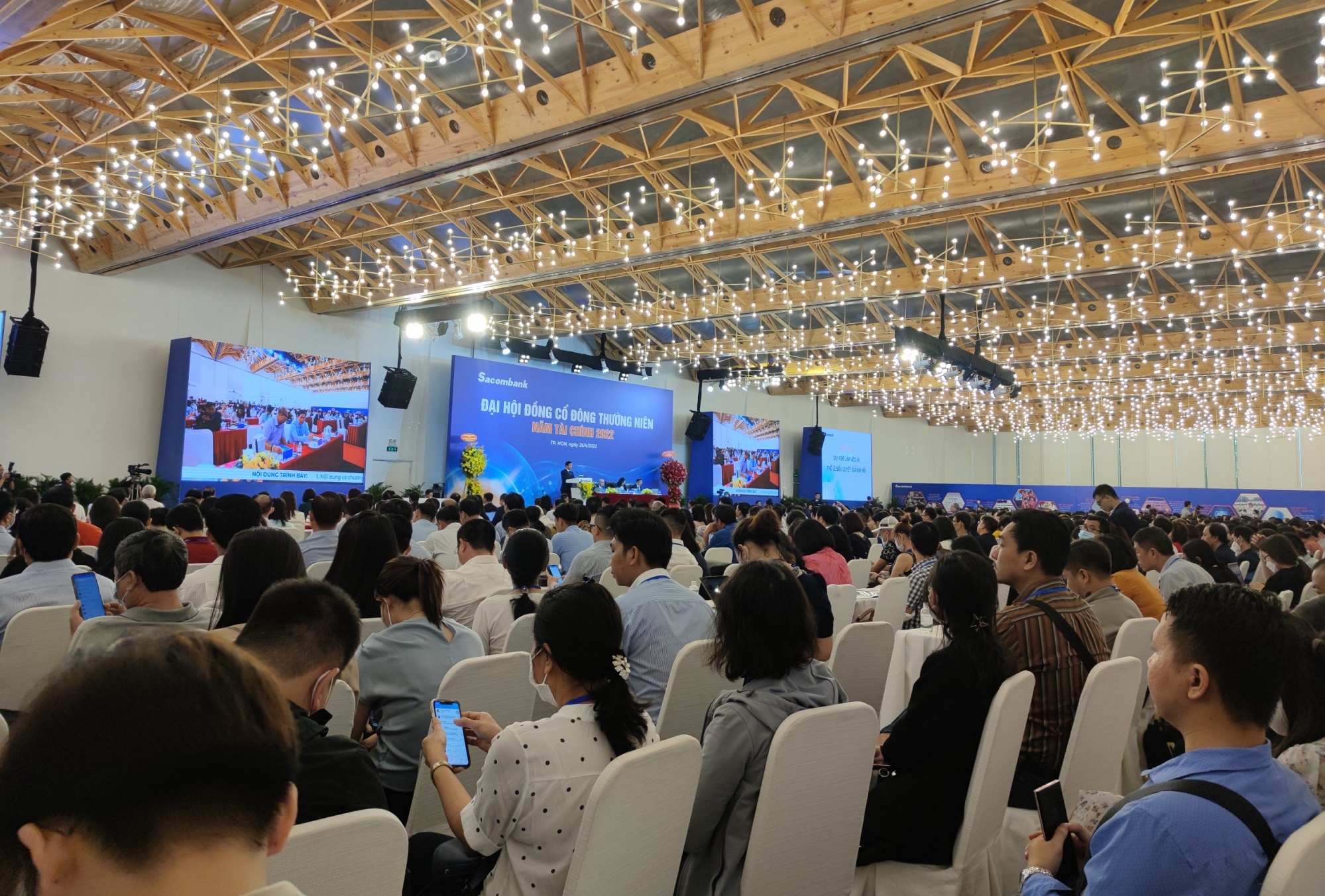 sacombank,  ke hoach,  co dong anh 1