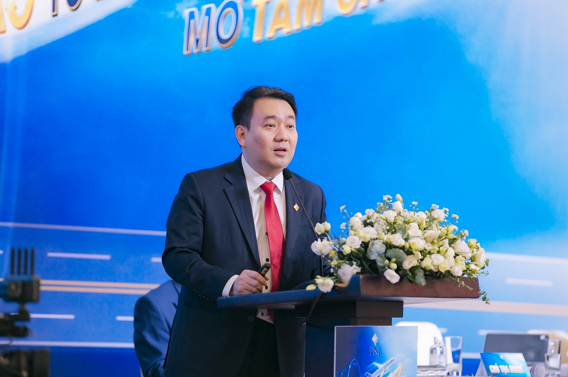 CEO PNJ noi se 'tan cong thay vi phong thu' hinh anh