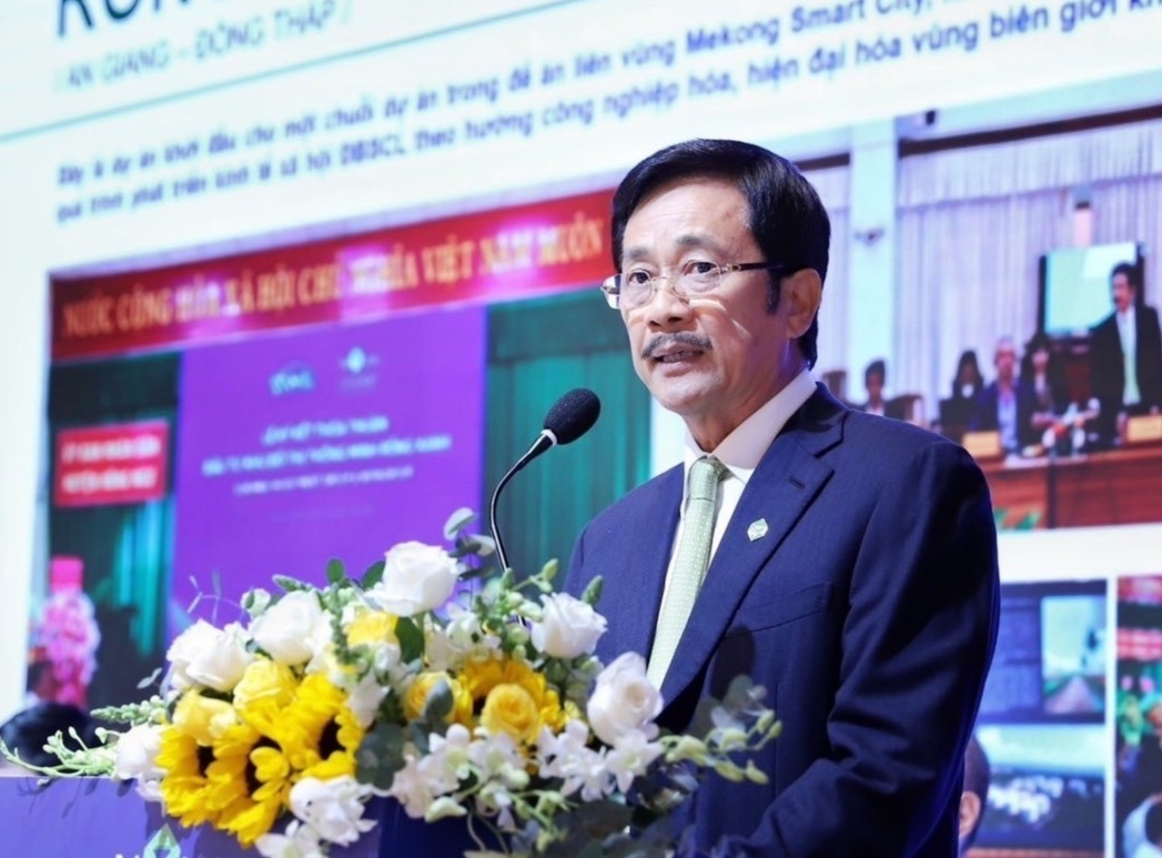 Gia dinh ong Bui Thanh Nhon lai ban co phieu Novaland hinh anh