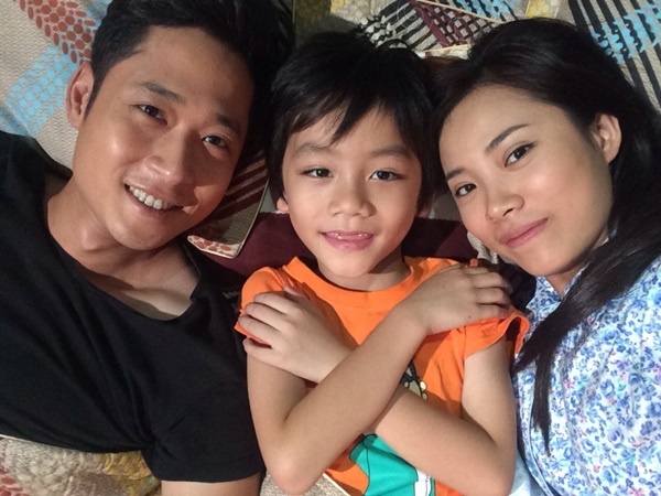Khoanh khac than mat cua vo chong 'Hon nhan trong ngo hep' hinh anh