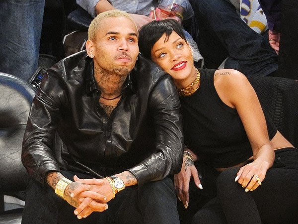 Chris Brown thu nhan van con van vuong Rihanna hinh anh