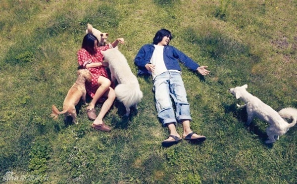 Lee Hyori và Lee Sang Soon làm đám cưới ngày 1/9/2013, ngay tại căn nhà gỗ yên bình của họ trên đảo Jeju. Dù liên tục nhận lời đàm tiếu vì chênh lệch nhan sắc nhưng chuyện tình cảm của cặp đôi