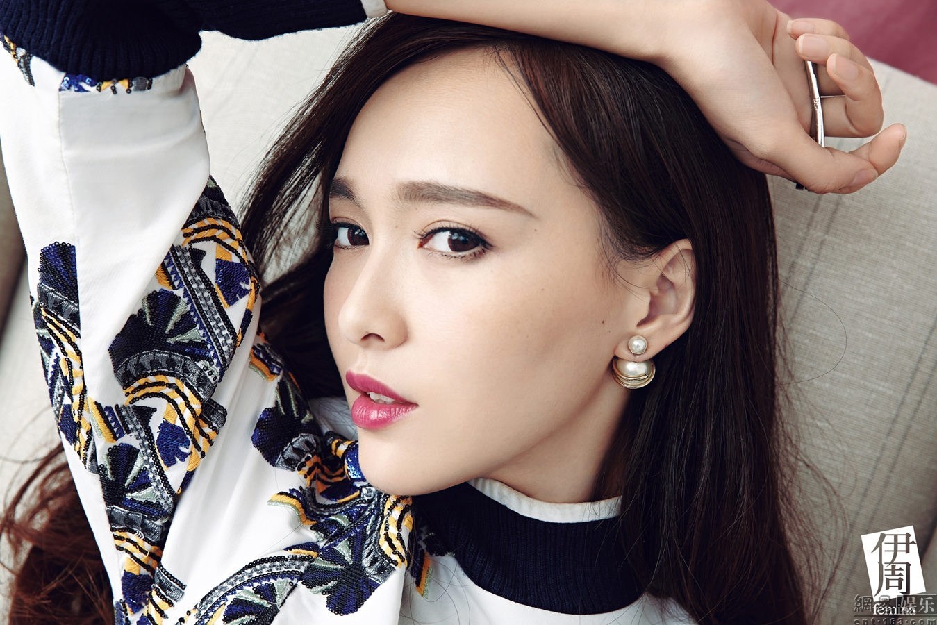 Đường Yên quyến rũ trước ống kính. Cô hiện là cái tên được chú ý trên màn ảnh nhỏ với tần suất xuất hiện liên tục trong nhiều dự án từ đầu năm đến nay.