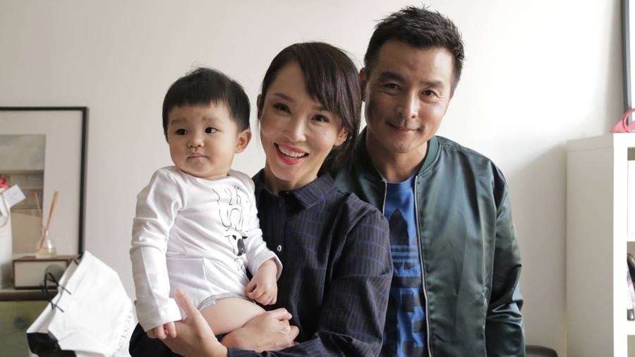 Gia đình hạnh phúc của cặp sao nổi tiếng.