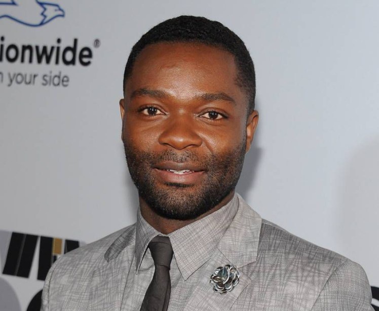 Dien vien da mau hoa than thanh 007 trong sach noi hinh anh