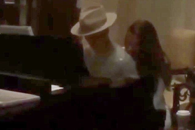 Justin Bieber tinh tu ben Xenia Deli hinh anh