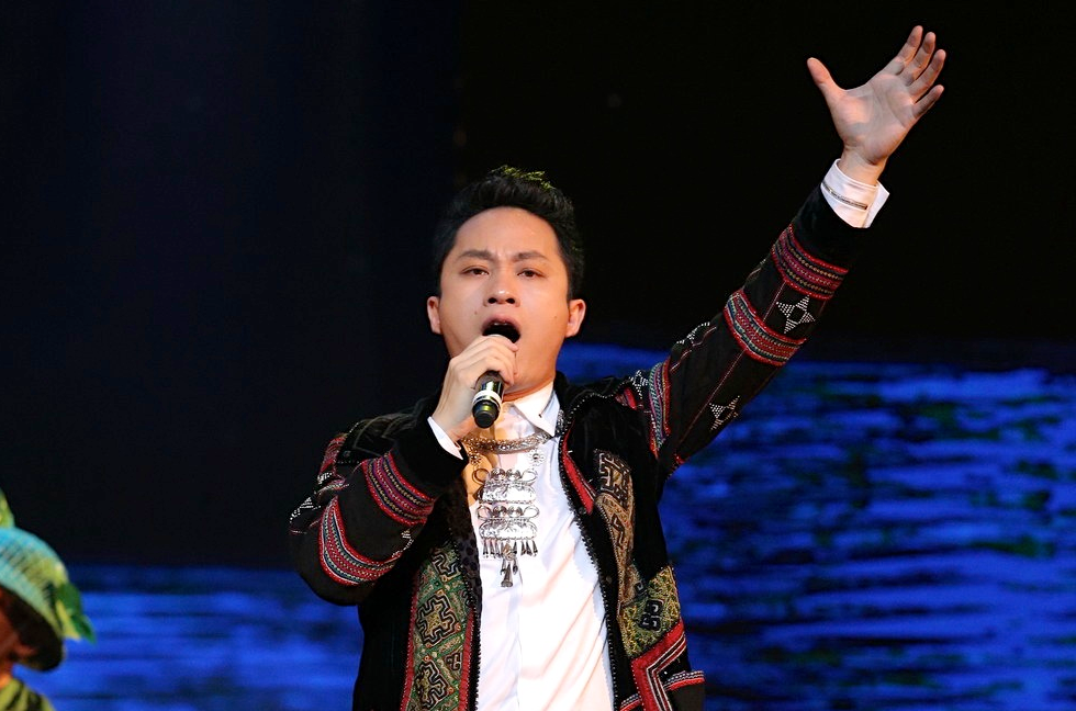 Tung Duong ca tinh tren san khau thu do hinh anh