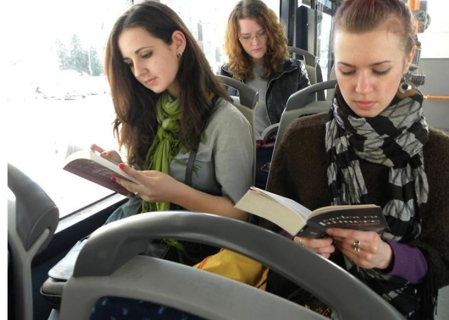 Romani ban hanh luat khuyen khich cong dan doc sach hinh anh