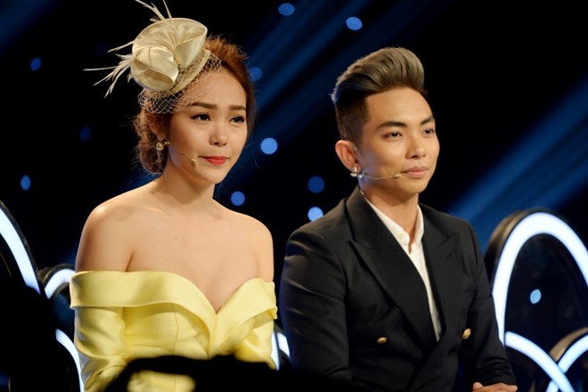 Ban giam khao danh gia phan trinh dien cua cac thi sinh hinh anh