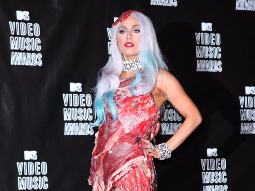 10 bo canh tham hoa nhat trong lich su VMA hinh anh