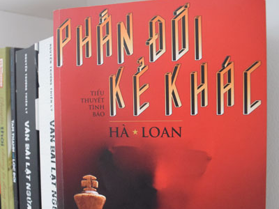 'Phan doi ke khac' - Tieu thuyet tinh bao hap dan hinh anh
