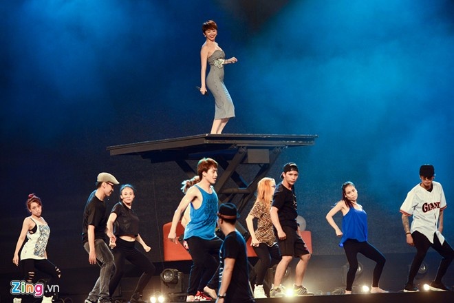 Toc Tien hat hit 'Ngay mai' hinh anh