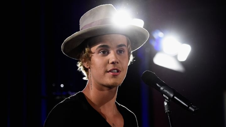 Justin Bieber thua nhan van doc than sau khi chia tay Selena Gomez hinh anh