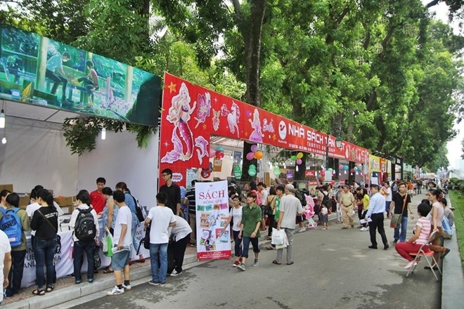 Hoi cho - trien lam sach quoc te: Dua sach Viet ra the gioi hinh anh