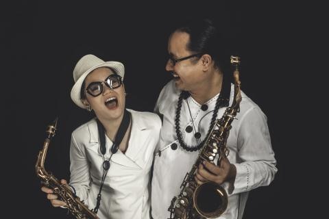 Tran Manh Tuan va con gai: Cha con nha saxophone hinh anh
