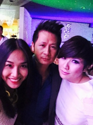 Mối quan hệ ba người vẫn rất tốt đẹp.