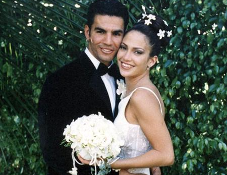 Jennifer Lopez bi chong cu phat tan bang sex hinh anh