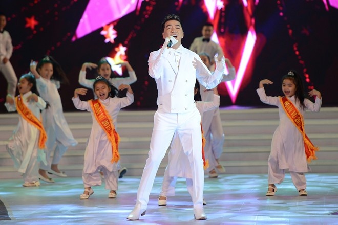 Dam Vinh Hung trinh dien trong chung ket HHHVVN 2015 hinh anh