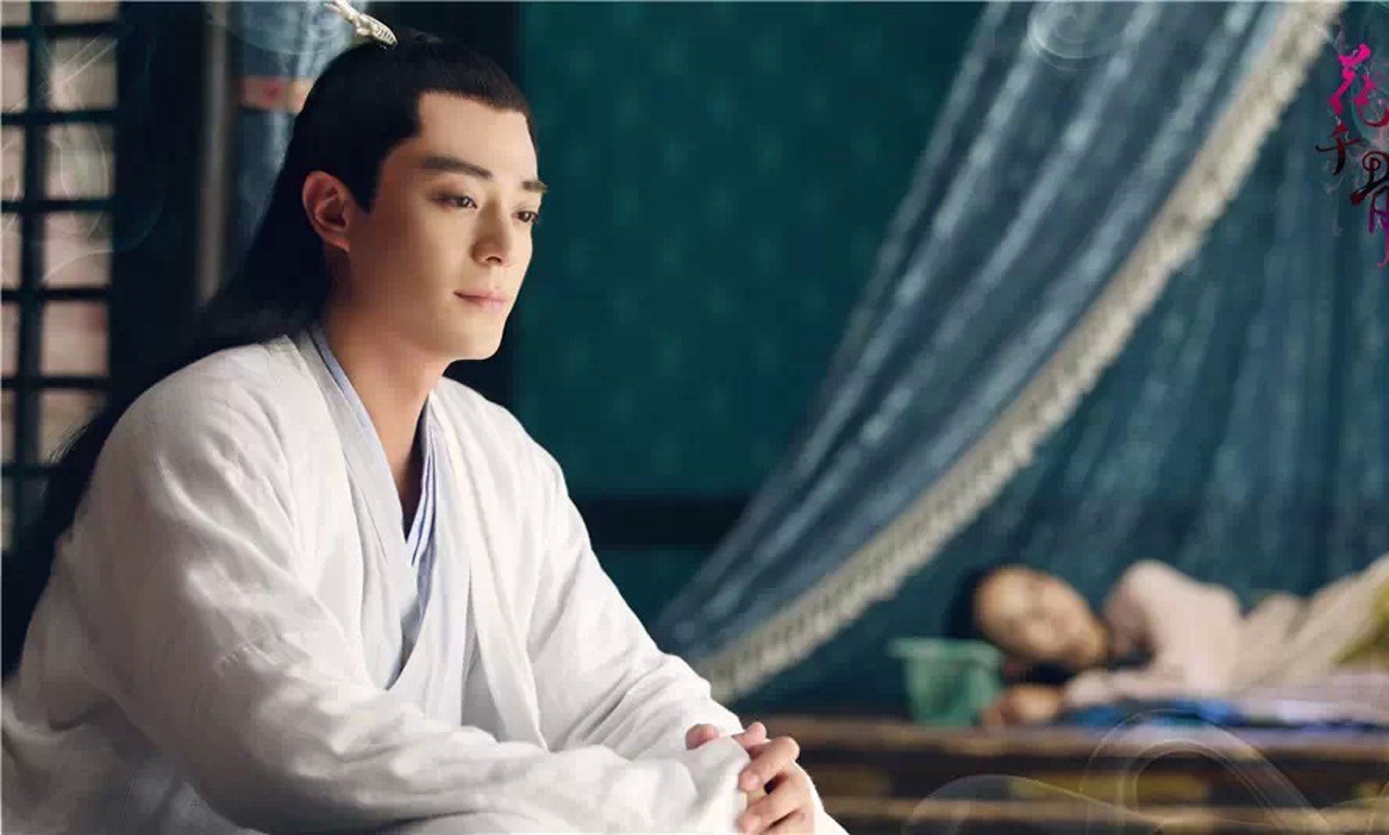 Hoắc Kiến Hoa: Khởi nghiệp từ năm 18 tuổi, Hoắc Kiến Hoa là một trong số ít những “nam thần cổ trang” chăm lên sóng nhất thời gian qua. Anh được các đạo diễn giao cho vai nam chính trong hàng loạt tác phẩm truyền hình chuyển thể từ tiểu thuyết ngôn tình cho đến phim điện ảnh tâm lý lãng mạn.