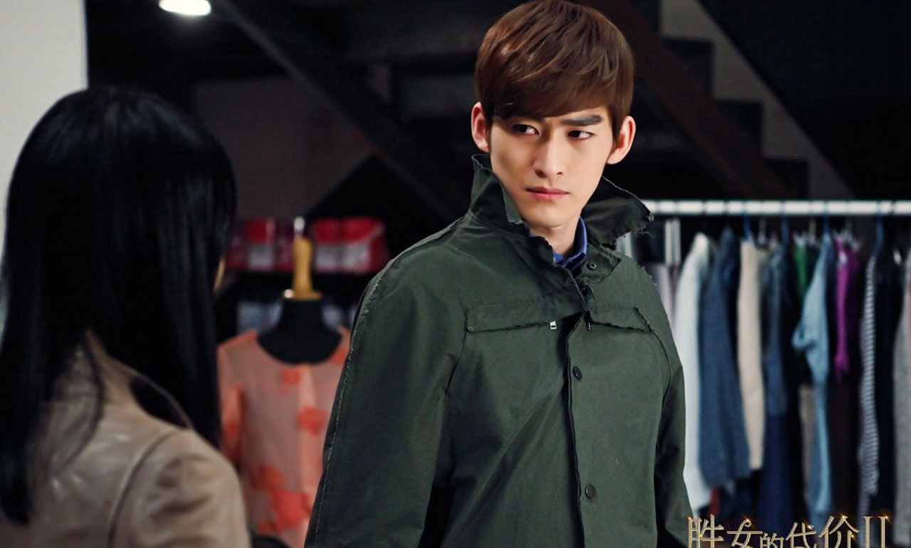 Trương Hàn: Trương Hàn được các đạo diễn trong nước chú ý bởi ngoại hình sáng và chiều cao lý tưởng. Anh chàng ghi dấu ấn với khán giả nhờ vai diễn Mộ Dung Vân Hải trong bộ phim Vườn sao băng phiên bản Trung. Trương Hàn thường các fan ví với hình ảnh của một hoàng tử sang trọng, si tình được nhiều cô gái yêu mến bởi nụ cười tươi như hoa.