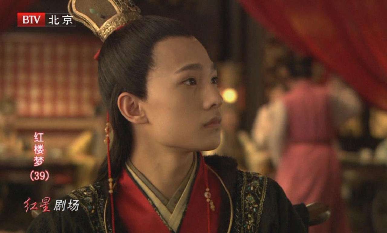 Dương Dương: Dương Dương từng được biết đến khi vào vai Bảo Ngọc lúc trưởng thành trong Tân Hồng Lâu Mộng. Anh hiện đang là cái tên gây sốt trong cộng đồng khán giả trẻ nhờ bộ phim Thiếu nữ toàn phong.