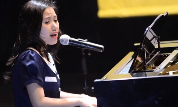 'Ba ke con nghe' - Thuy Chi hinh anh