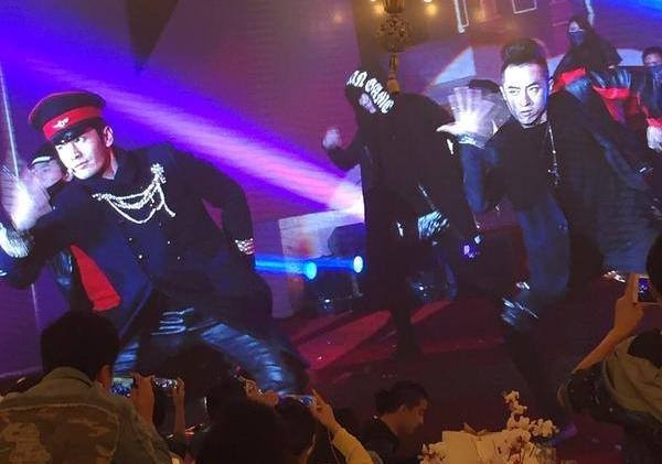 Huynh Hieu Minh gia G-Dragon nhay trong dam cuoi hinh anh