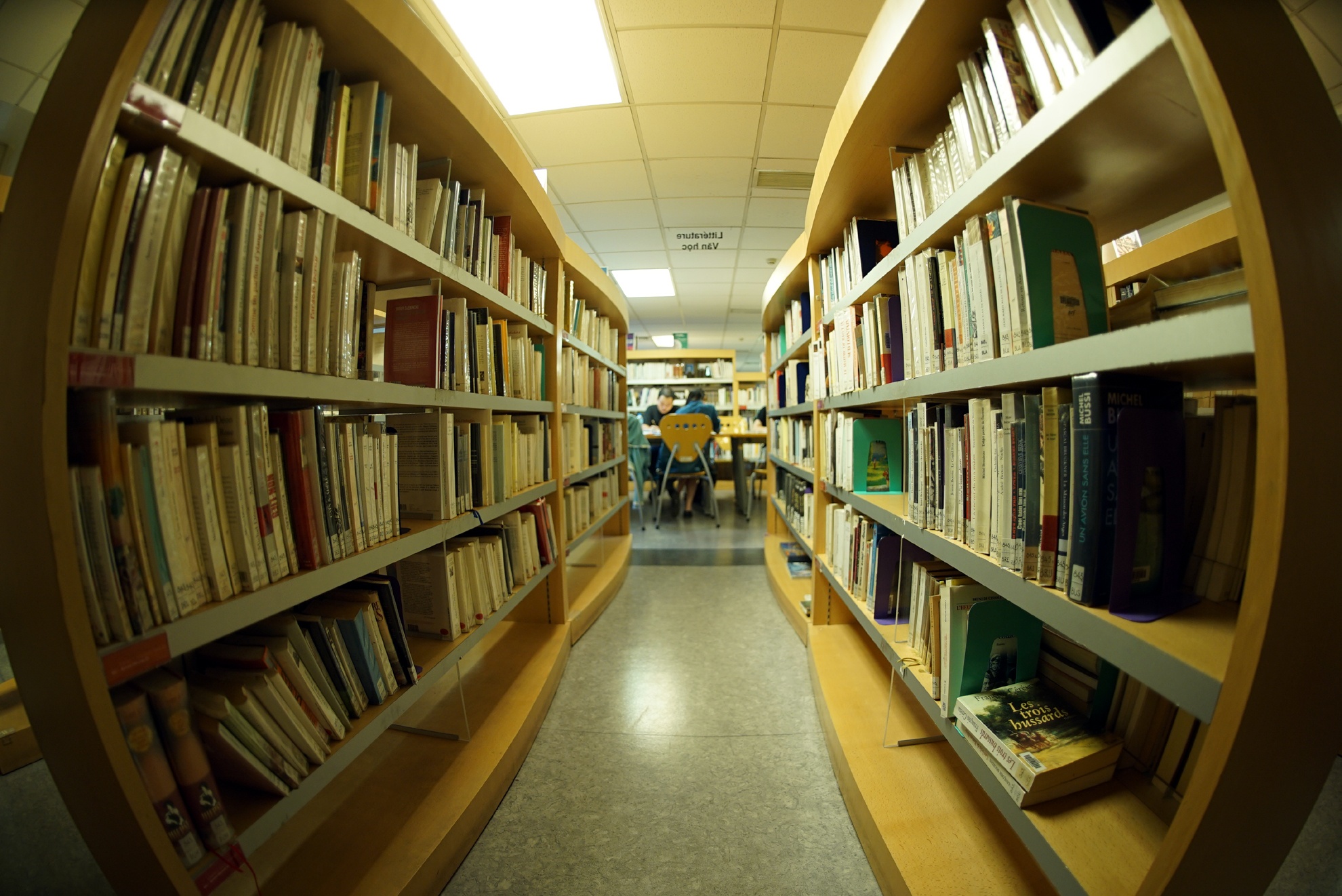 Kham pha khong gian sach L’espace hinh anh