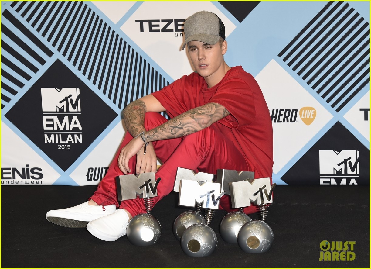 Justin Bieber pha ky luc cua Eminem tai EMA 2015 hinh anh