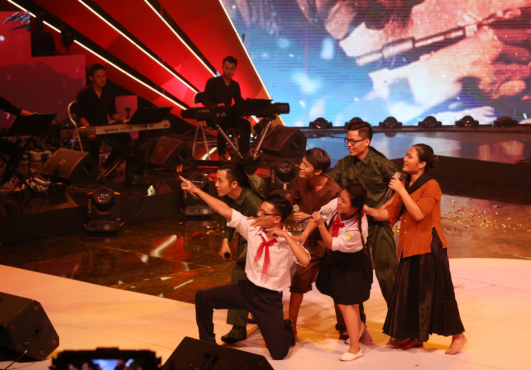 Tuổi 20 hát như gợi lại 1 phần về ký ức hào hùng của thế hệ cha anh một thời.