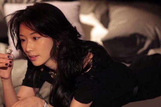 Lam Chi Linh doa kien tap chi to ban dam hinh anh