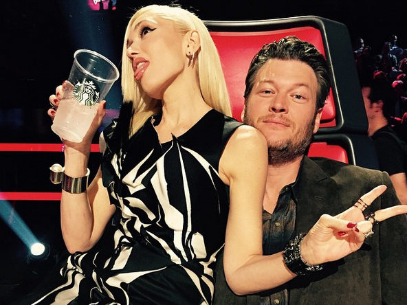 Blake Shelton va Gwen Stefani bi treu choc tren ghe nong hinh anh