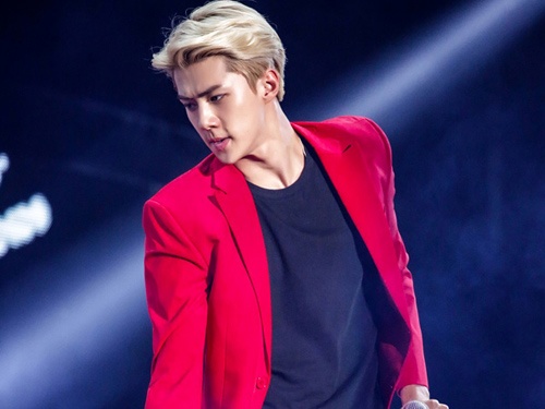 Nhung chang ut ua mac suit cua Kpop hinh anh