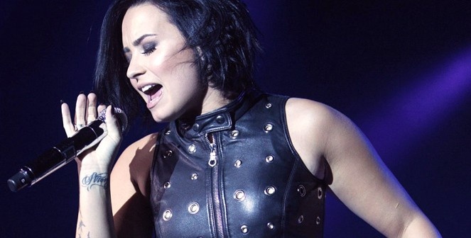 'Hello' hoan toan moi la trong ban cover cua Demi Lovato hinh anh