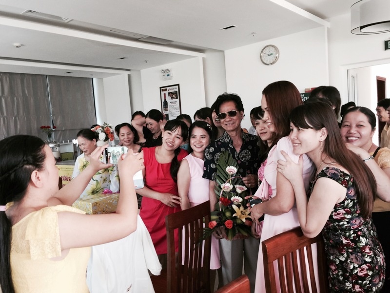 Che Linh boi roi khi fan nu vay kin o Quang Ngai hinh anh