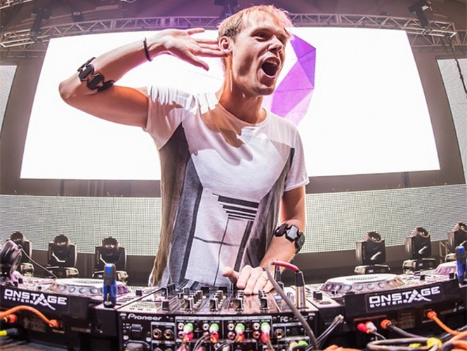 Armin Van Buuren - Nguoi sinh ra de choi nhac dien tu hinh anh