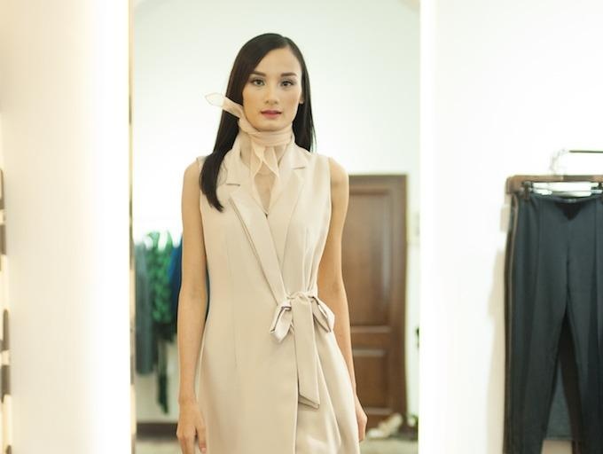 Le Thuy, Hoang Oanh lam co gai mua dong cua NTK LEA'S Le Ha hinh anh