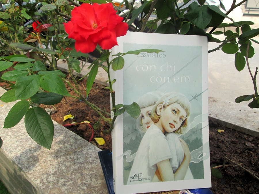 'Con chi con em': Tieu thuyet xuc dong ve The chien thu hai hinh anh
