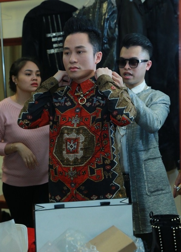 Tùng Dương là người cầu toàn, mỗi  lần xuất hiện, anh đều chuẩn bị rất chỉn chu.